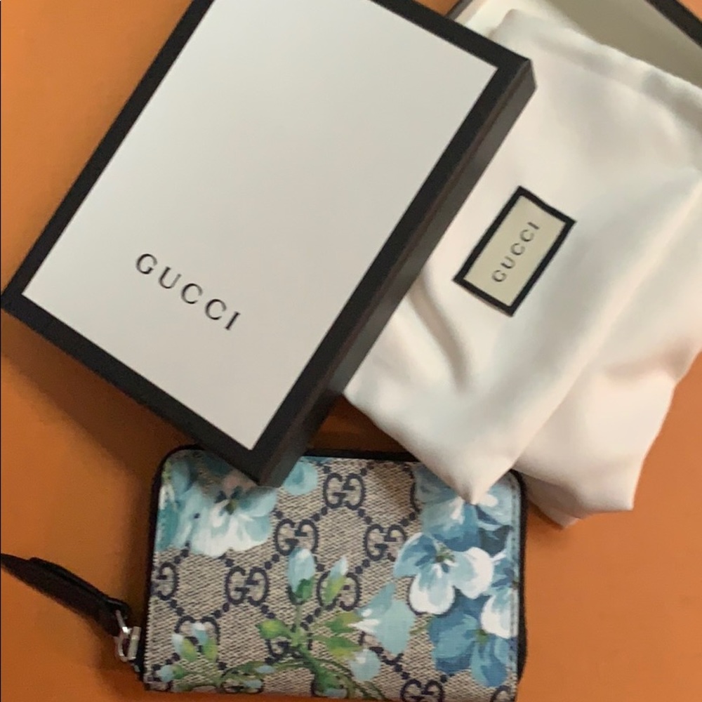 Gucci in bloom mini zip wallet.
